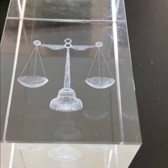 3D laser image.  Balance of justice. - Picture 2 of 4